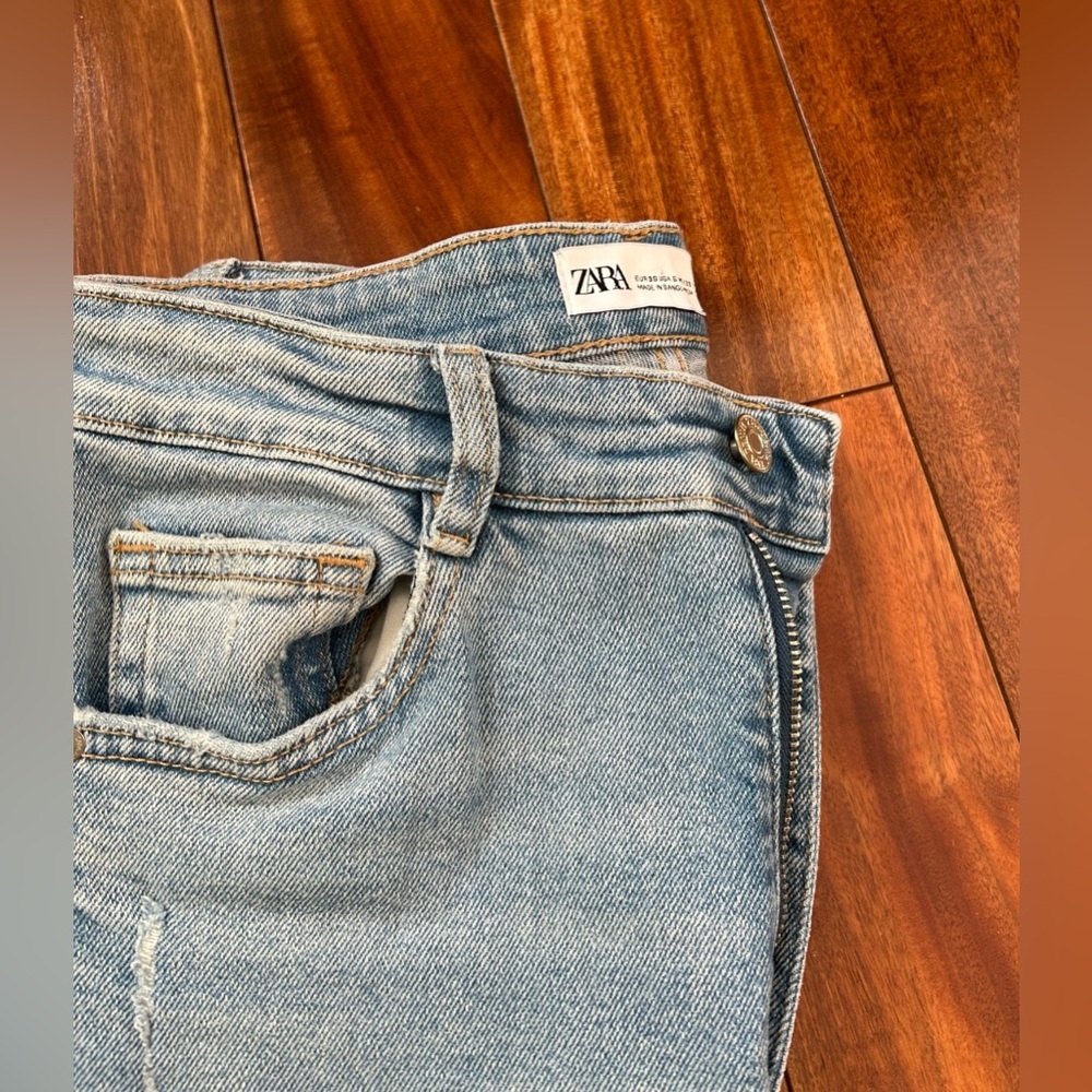 Zara Women’s Jeans Light Wash Distressed Straight skinny Denim- Size 6 - Picture 3 of 7